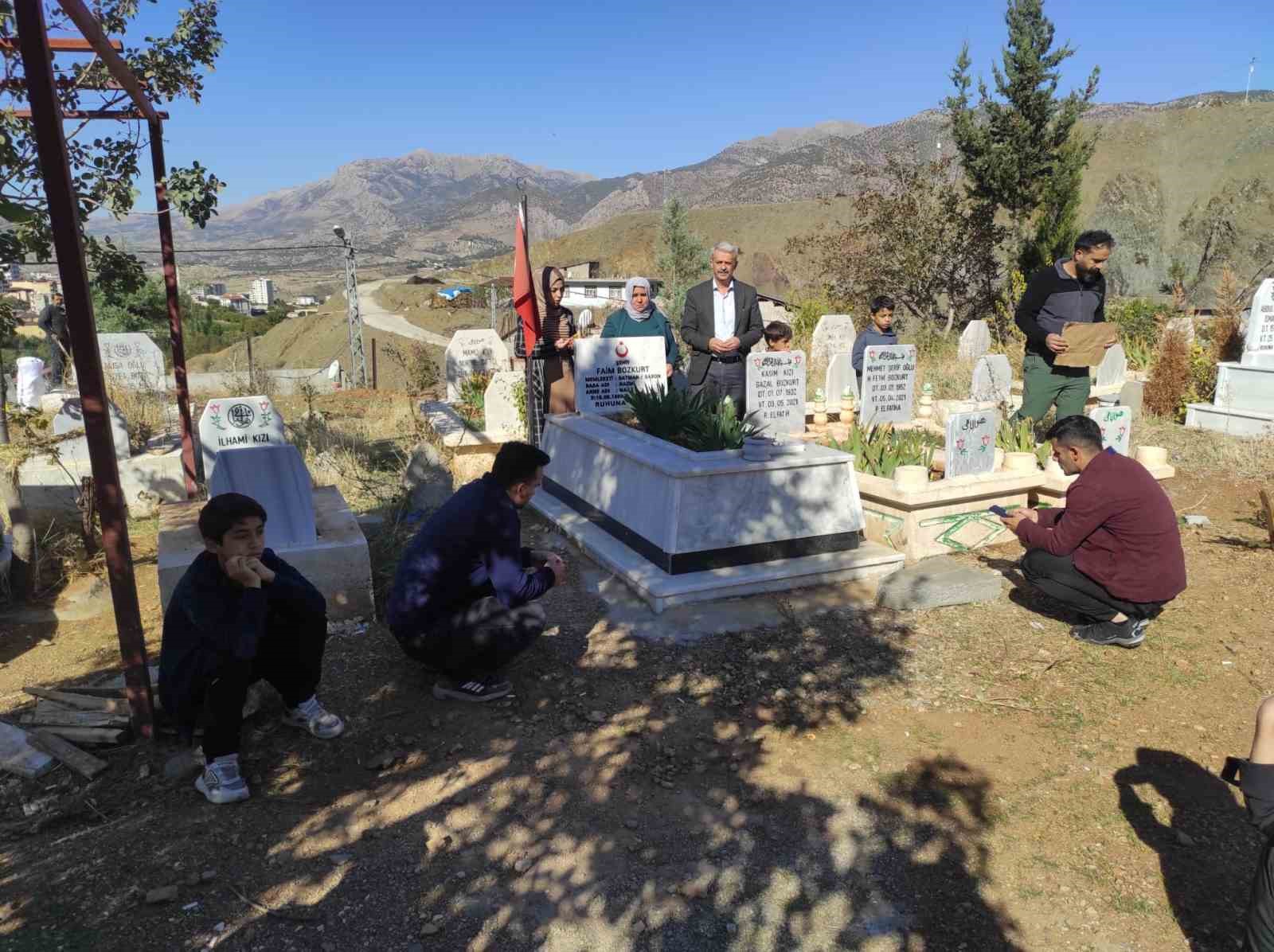 Sason şehitleri Bozkurt ve Araz mezarları başında anıldı
