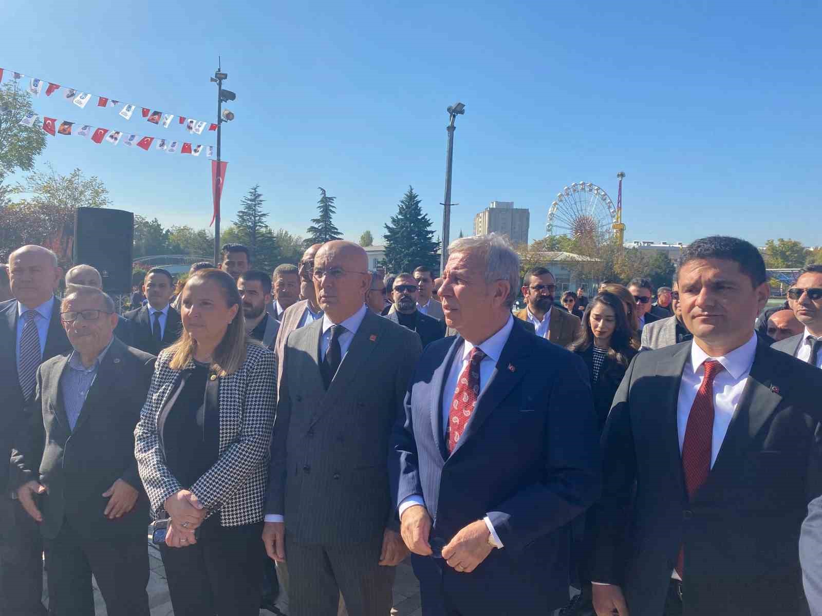 Mansur Yavaş: "Söyleyemeyenlere inat, Ne mutlu Türküm diyene"
