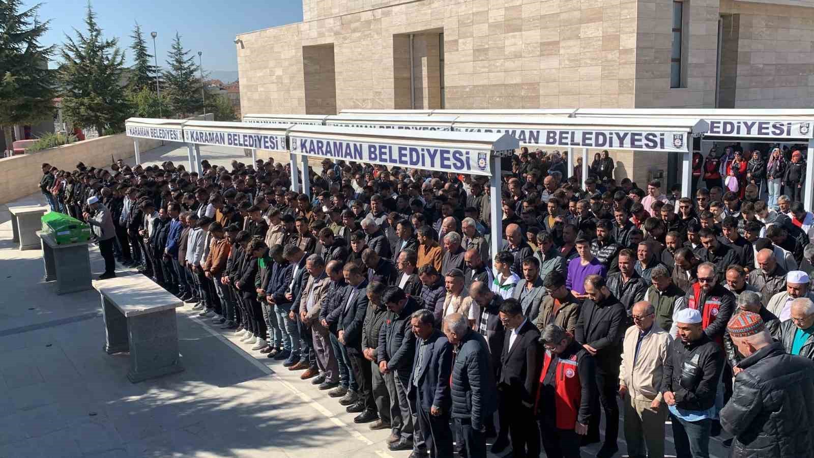 Lisede arkadaşı tarafından öldürülen öğrenci son yolculuğuna uğurlandı