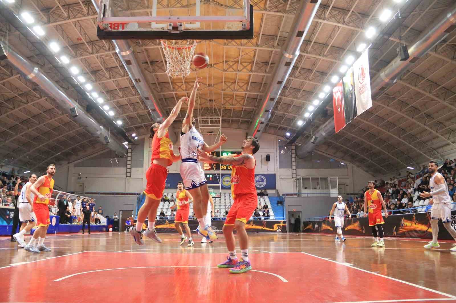 Türkiye Basketbol 2. Ligi: Kocaeli BŞB Kağıtspor: 58 - Göztepe: 54
