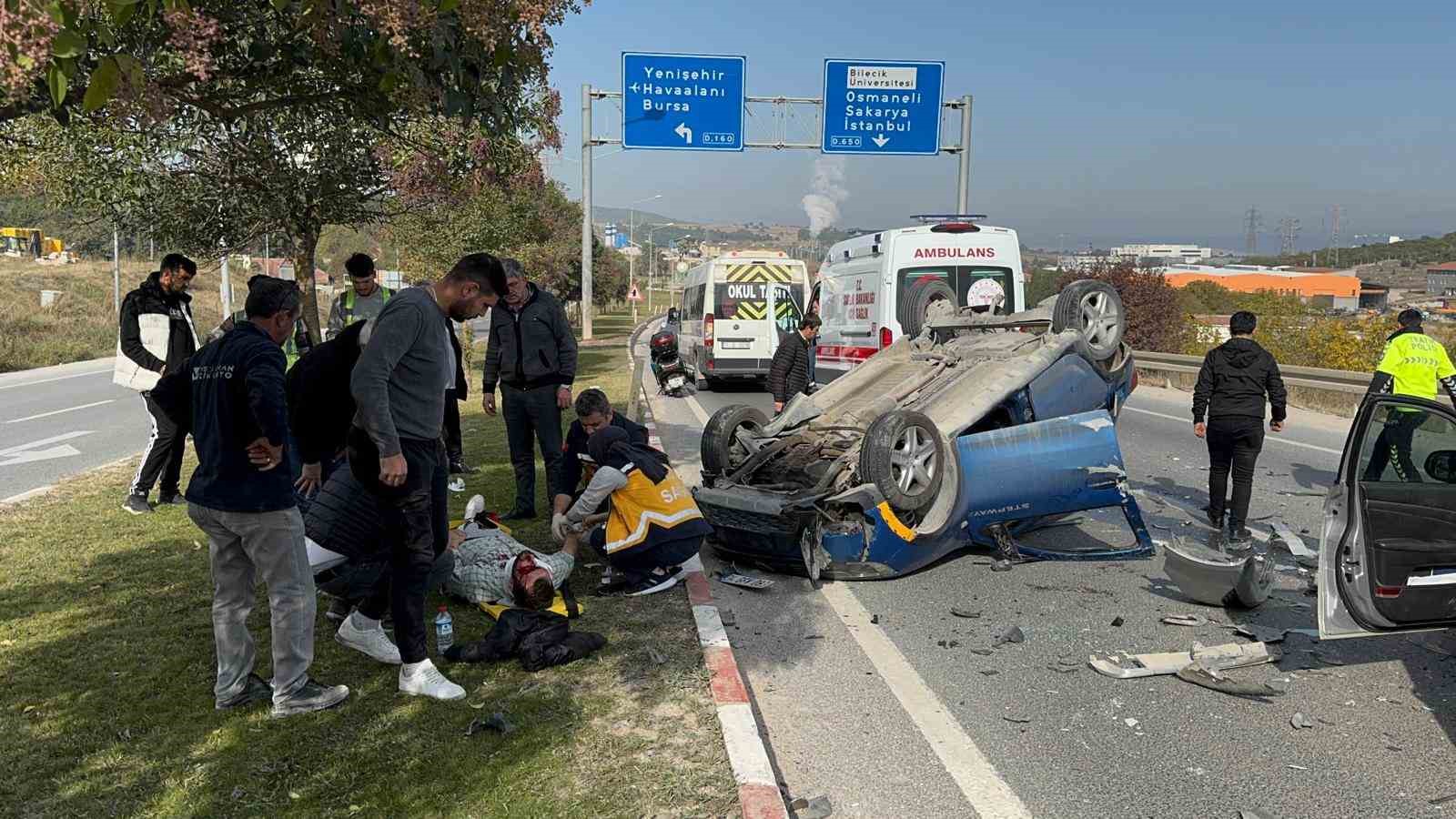 Bilecik&rsquo;te trakt&ouml;r&uuml;n arka r&ouml;morkunun &ccedil;arptığı ara&ccedil; takla atarken, 1 kişi yaralandı
