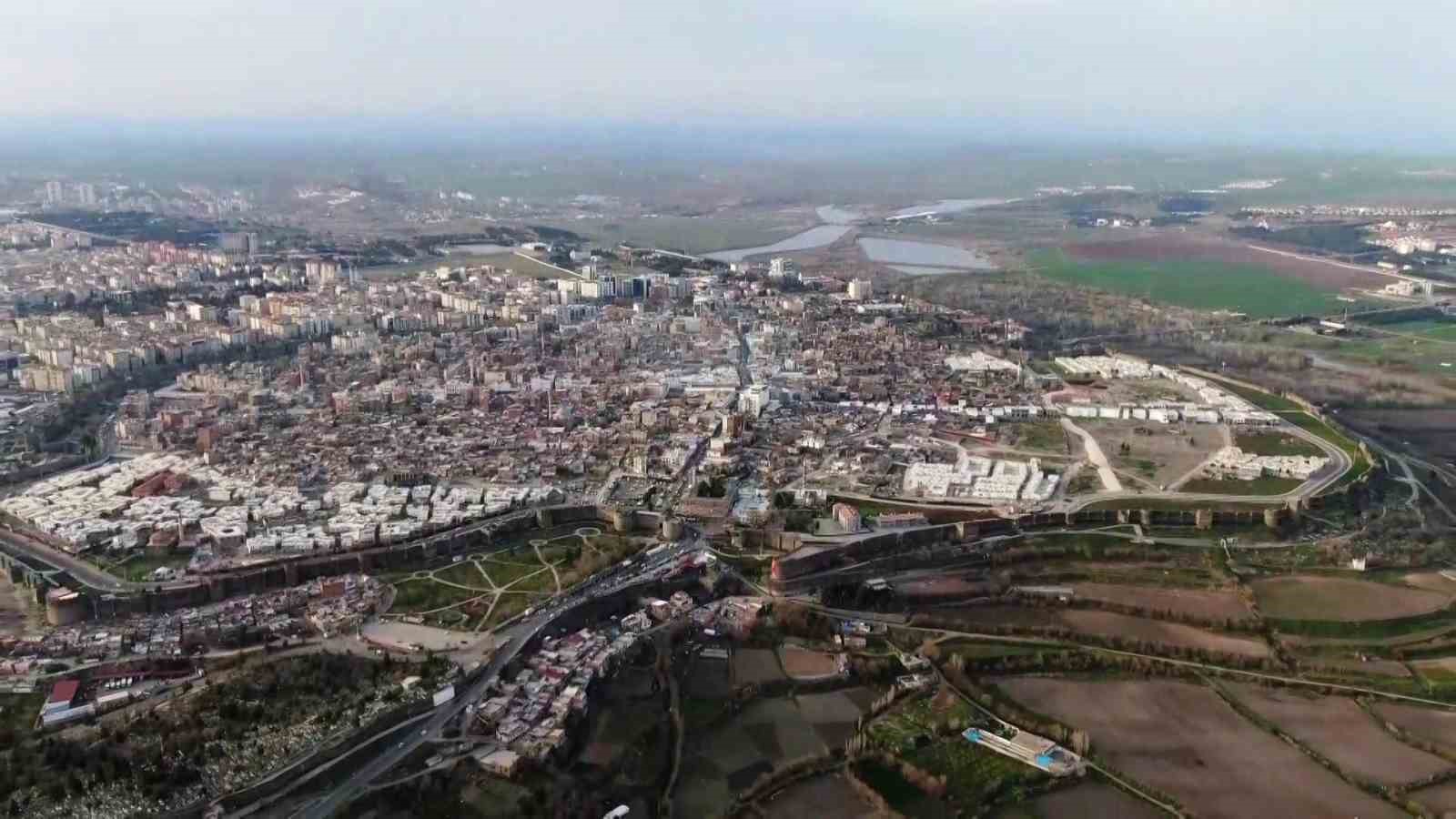 Diyarbakır Surları ve On Gözlü Köprü’nün yapılışı yapay zeka ile canlandırıldı