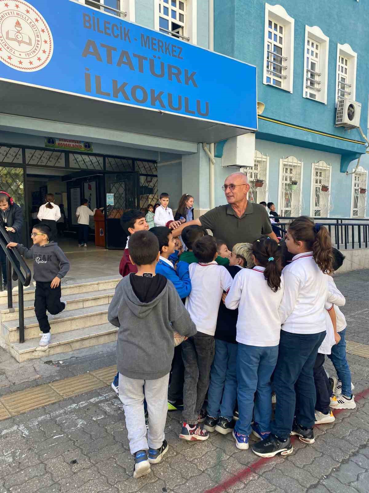 Bilecik&rsquo;te &ccedil;ocukların &rsquo;G&uuml;venlik Amcası&rsquo; emekli oldu
