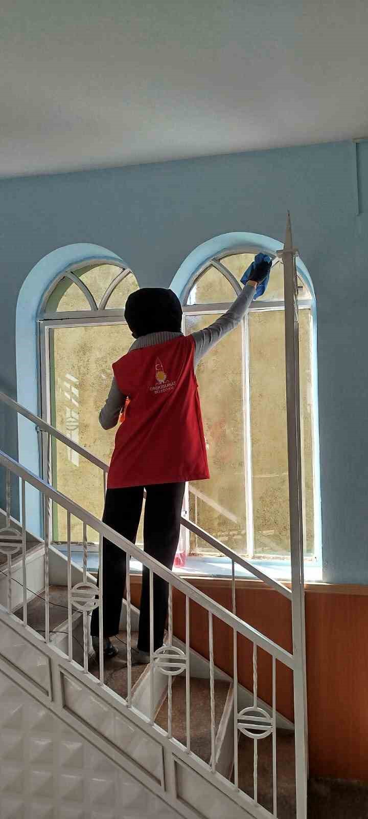 Onikişubat’ta camilere belediye eli değdi