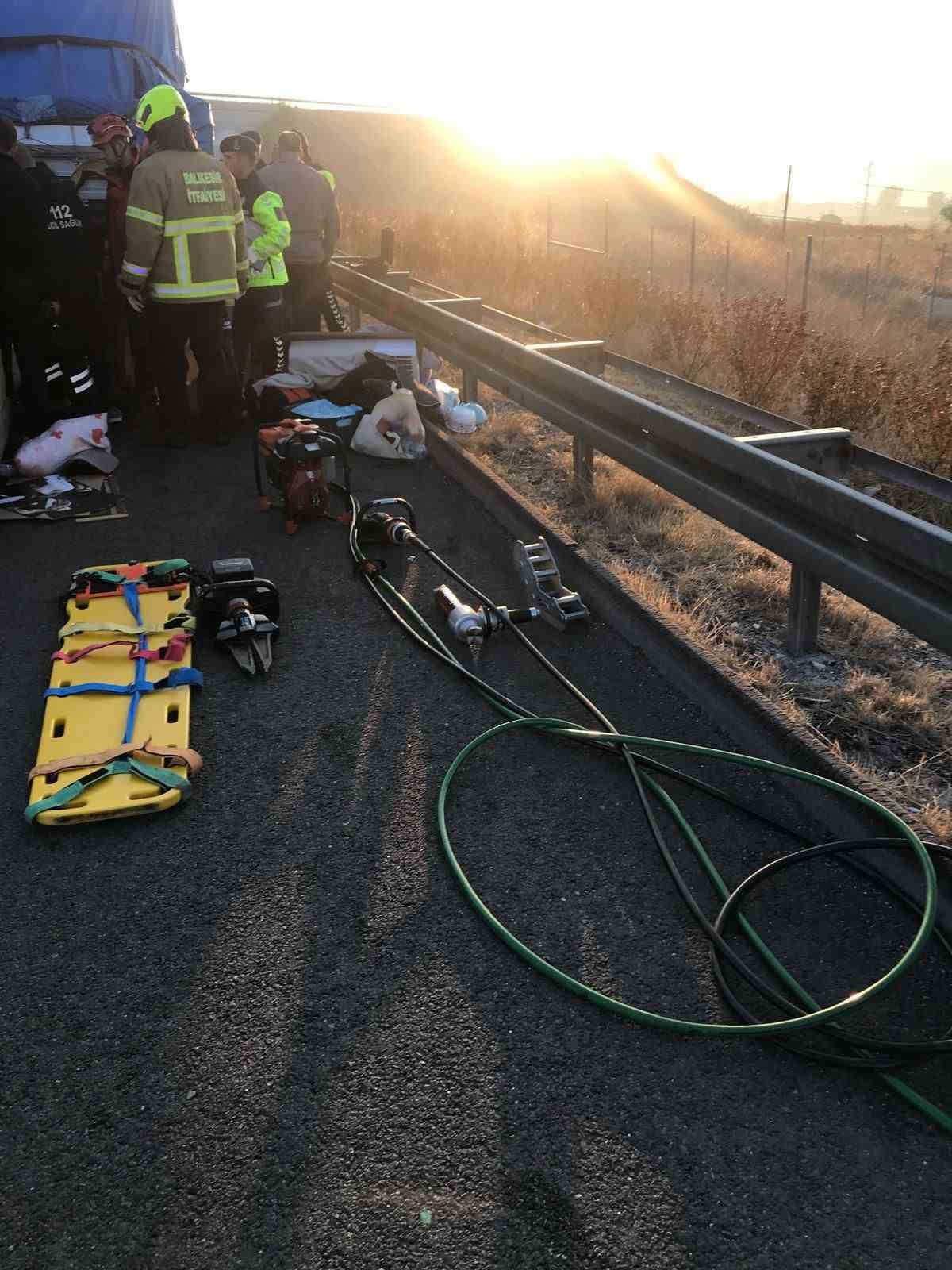 Balıkesir’de otoyolda trafik kazası: 3 yaralı
