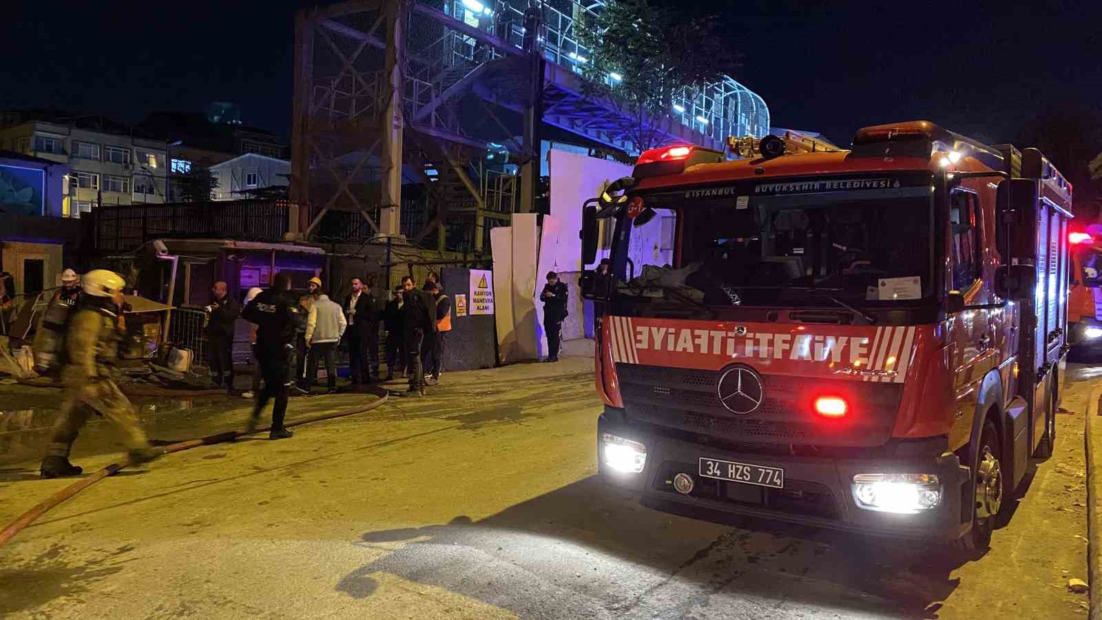 Bezmialem Vakıf Üniversitesi Hastanesi’nde korkutan yangın
