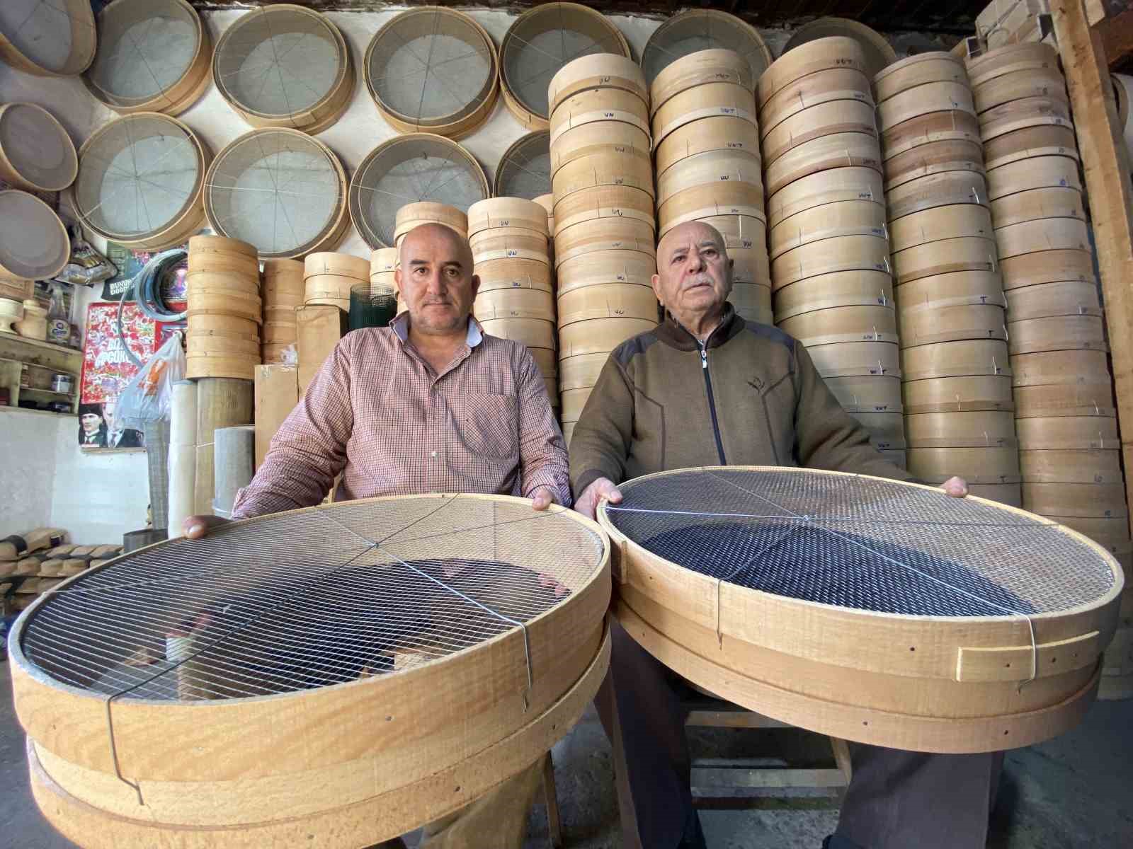 İzmir’in son elek ustası baba-oğul kaldı