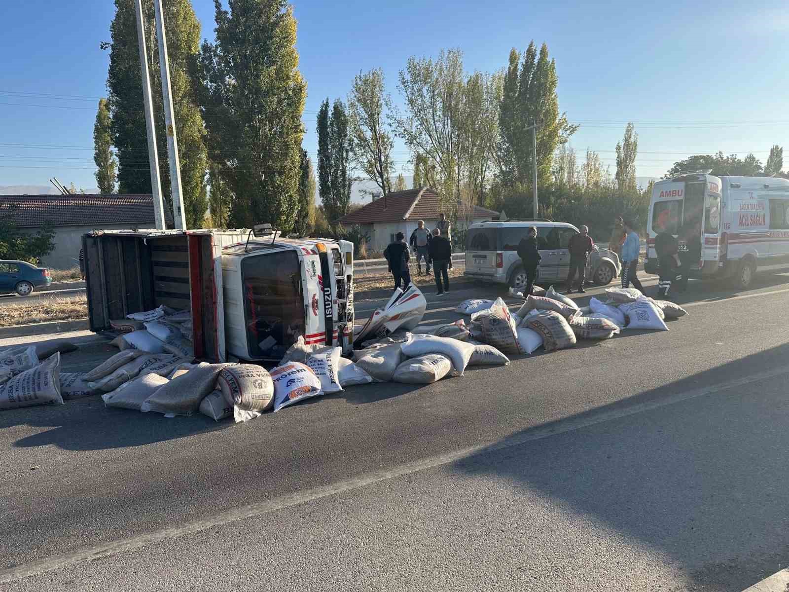 Konya’da kamyonetle hafif ticari araç çarpıştı: 3 yaralı