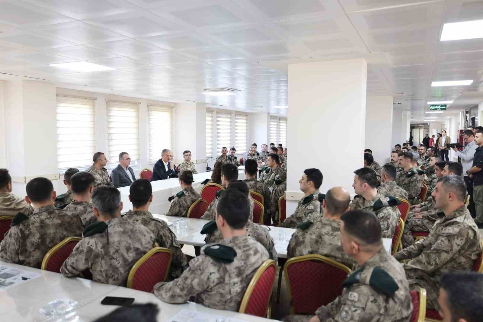 Mardin Valisi Akkoyun, kolluk kuvvetleriyle bir araya geldi
