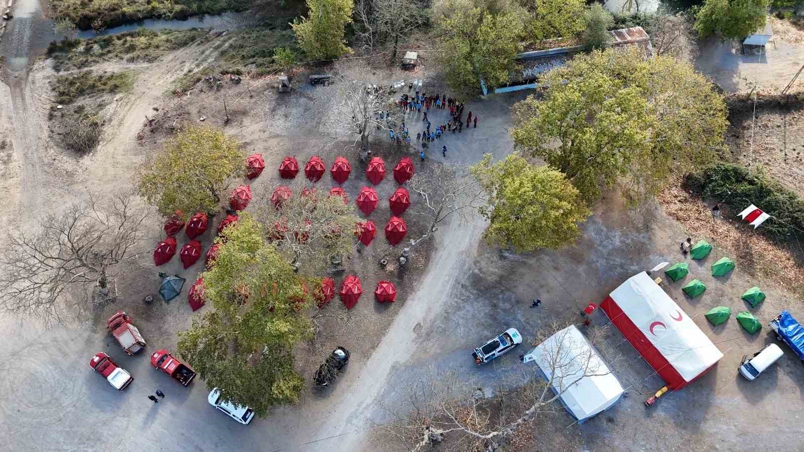 Balıkesir’de enkazda arama kurtarma tatbikatı gerçeğini aratmadı
