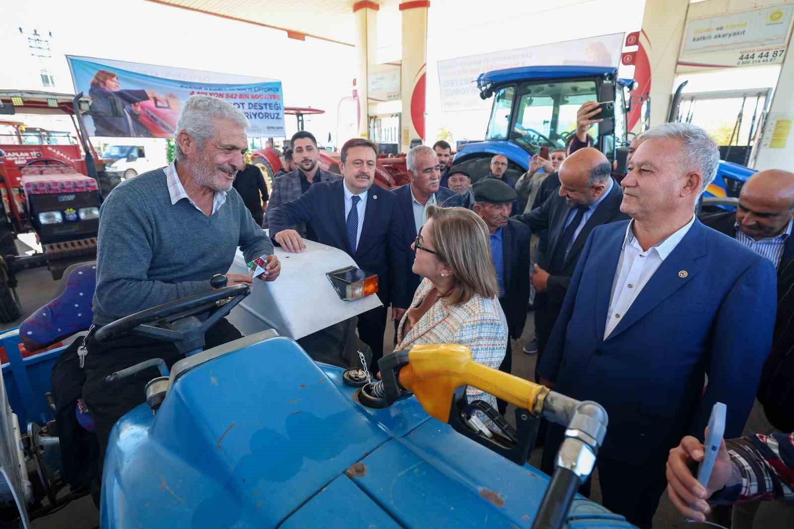 Büyükşehir, çiftçilere ücretsiz akaryakıt dağıtımına başladı