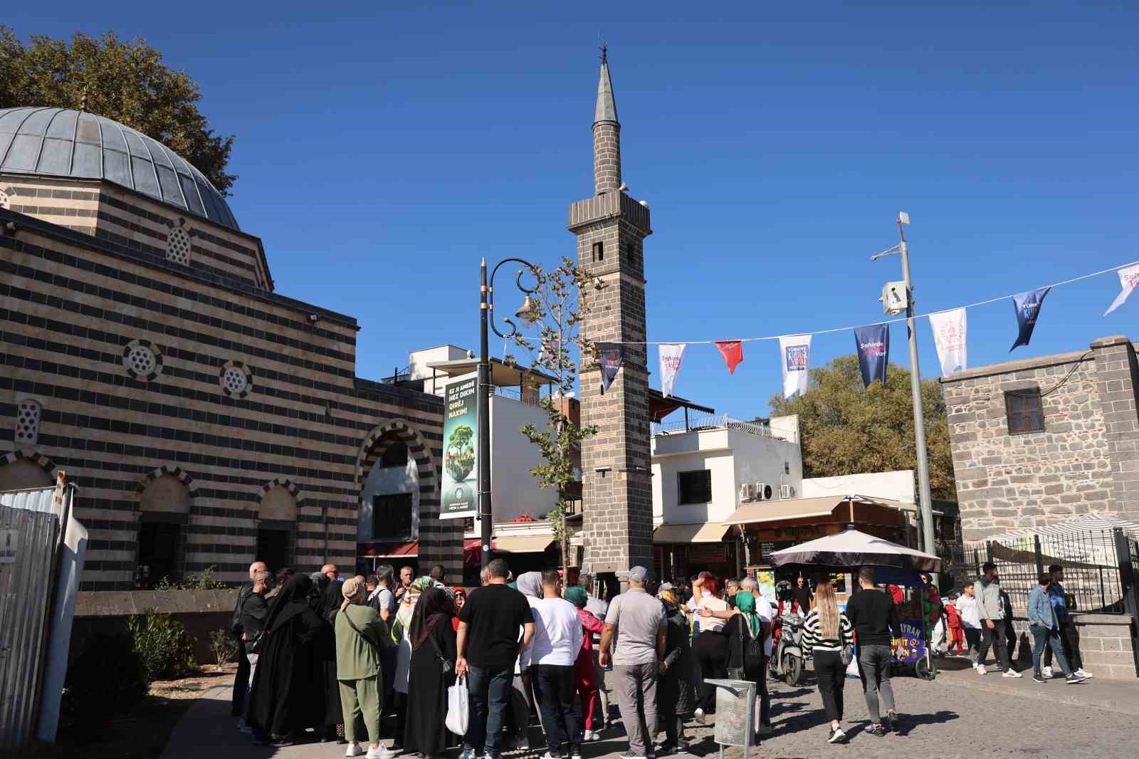 10 bin yıldır yaşamın aralıksız devam ettiği Sur ilçesinde turizm yoğunluğu