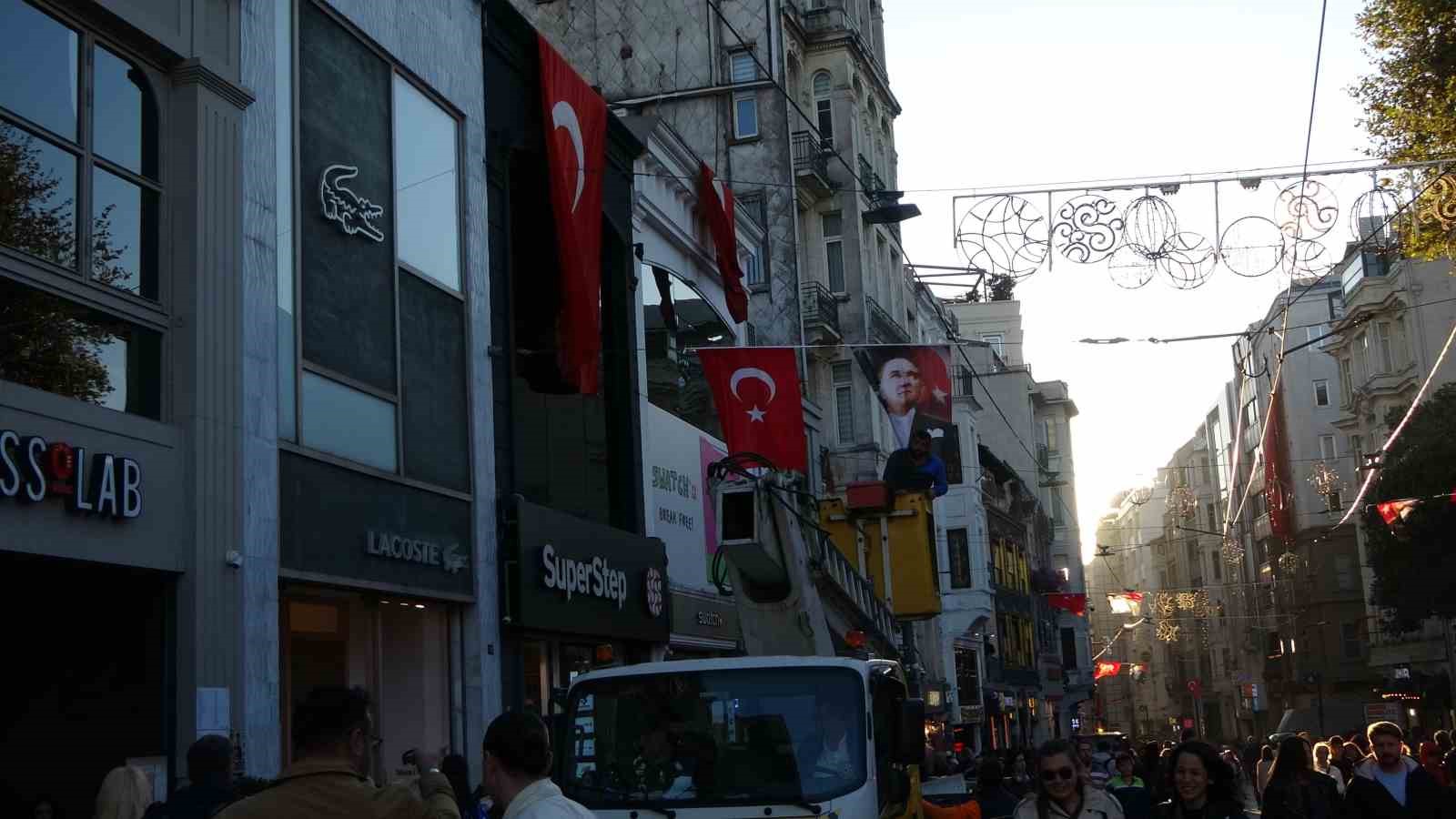 İstiklal Caddesi Cumhuriyet Bayramı’na hazırlanıyor