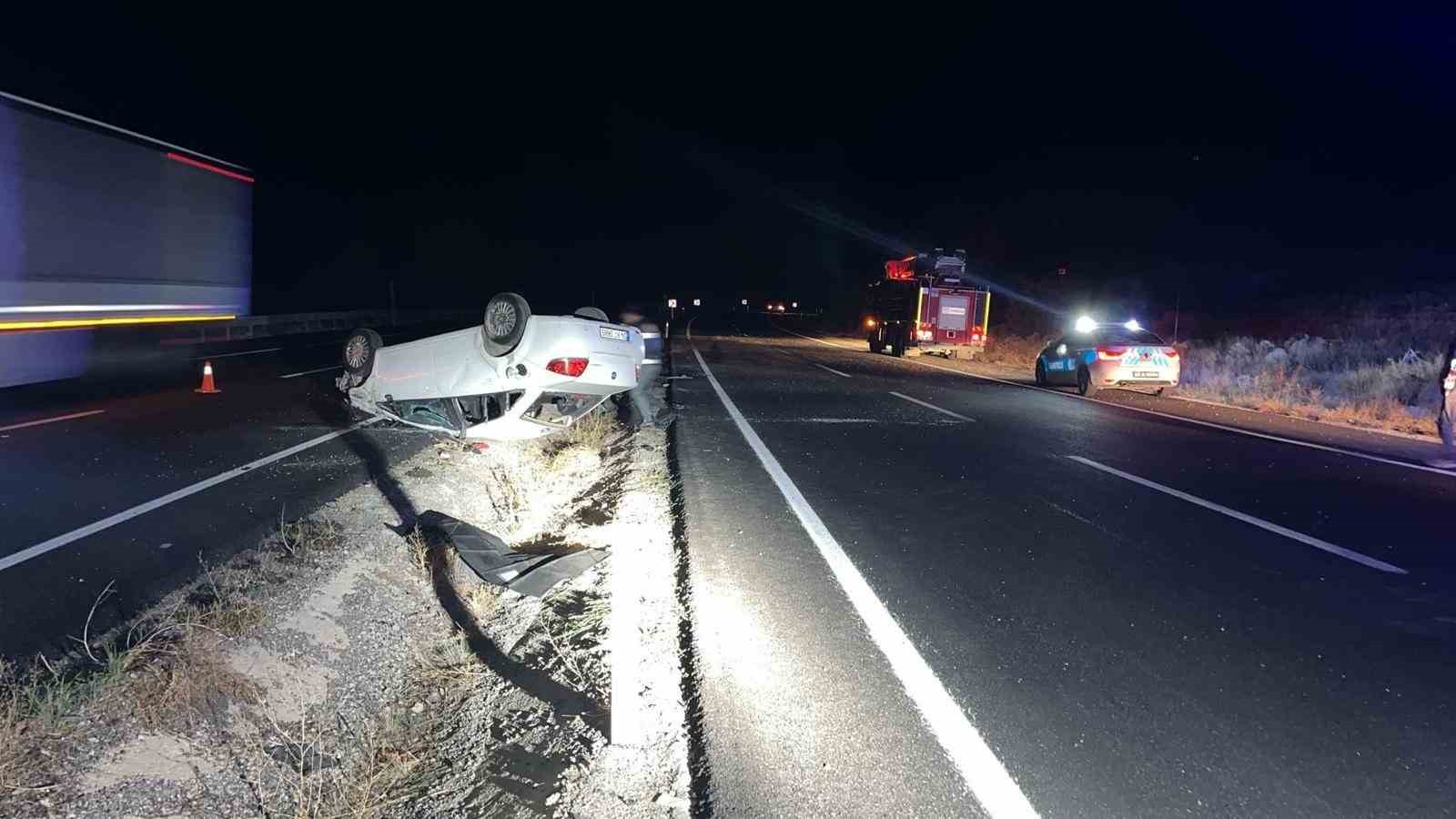 Sivas’ta trafik kazası: 2 ölü 1 yaralı
