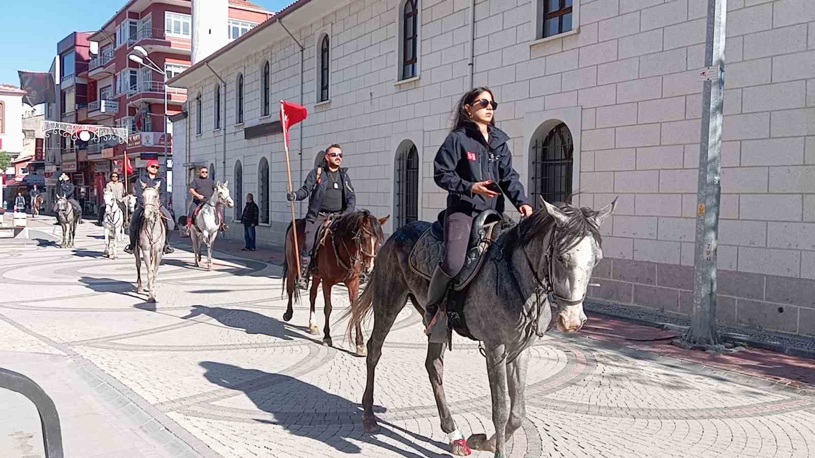 Kurtuluş Savaşı’nın simgesi İstiklal Yolu’nda anlamlı sürüş
