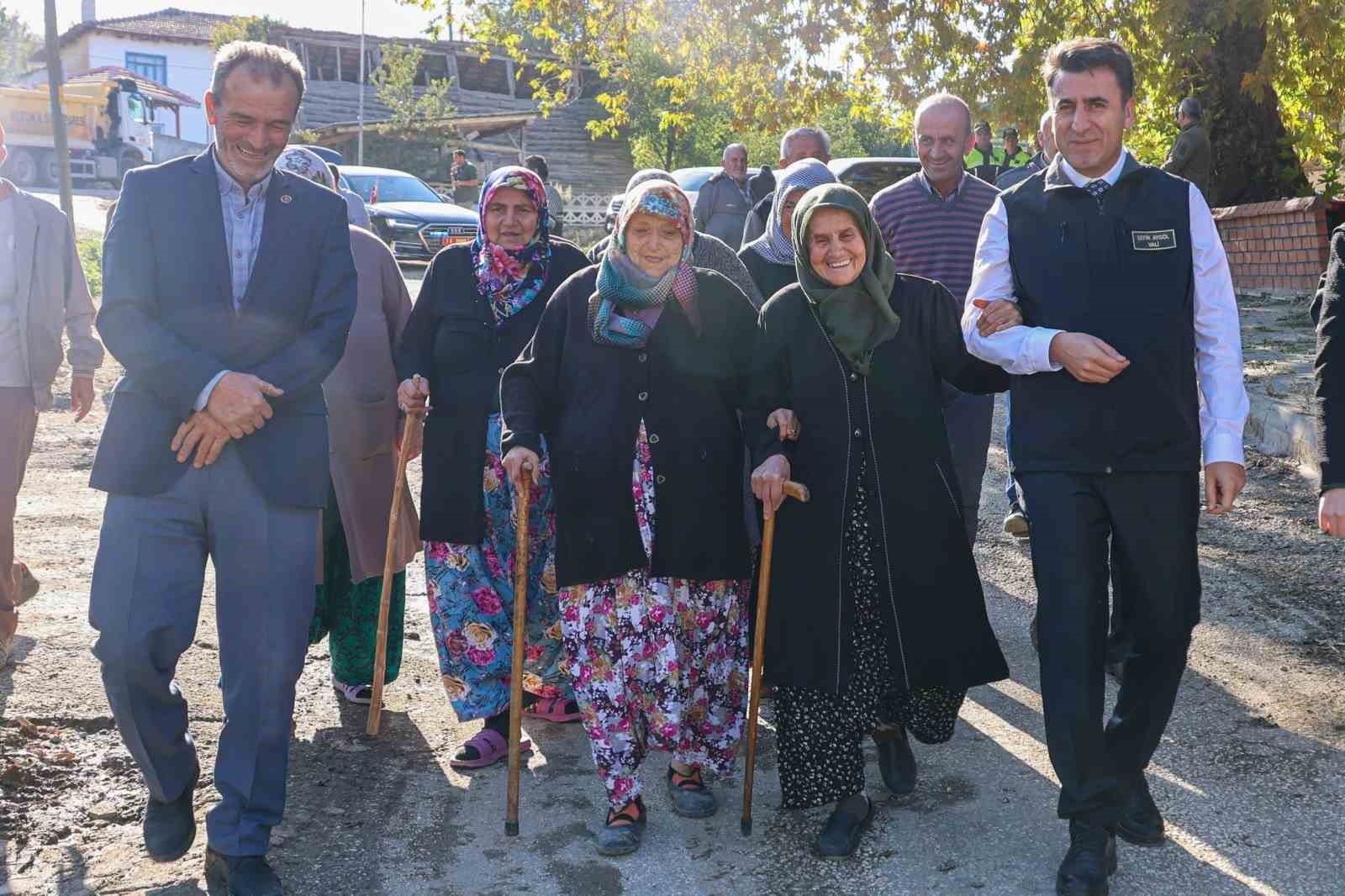 Bilecik Valisi Şefik Ayg&ouml;l, G&ouml;kpınar k&ouml;y sakinleri ile bir araya geldi
