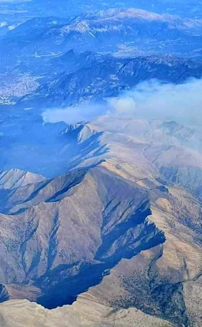 Denizli  B&uuml;y&uuml;kşehir Belediyesi 3 g&uuml;nd&uuml;r devam eden orman yangınına destek veriyor
