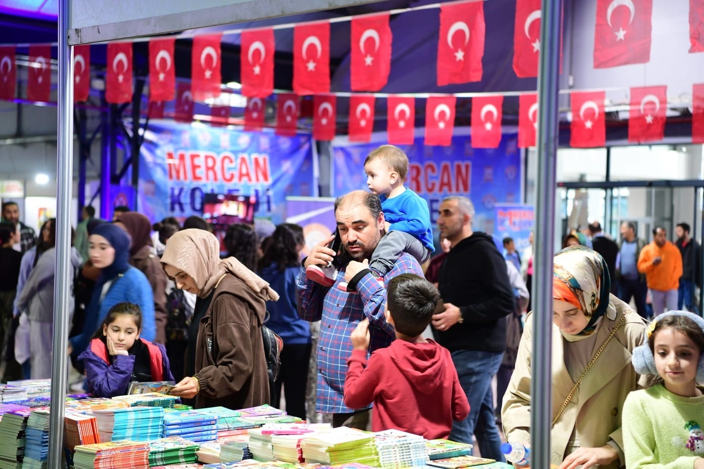 10. Malatya Anadolu Kitap ve Kültür Fuarı ziyaretçi akınına uğruyor