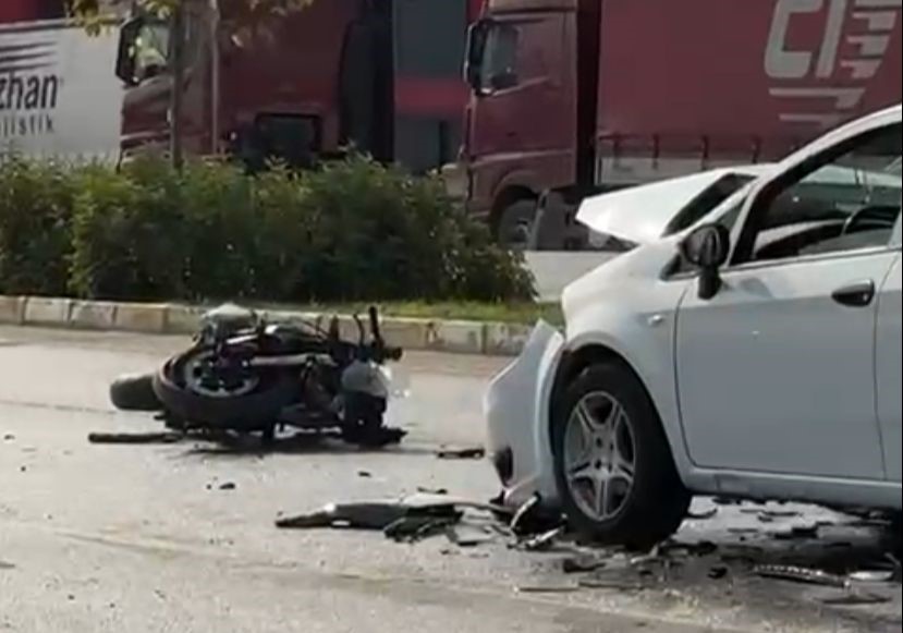 Ters şeritten gelen araç motosikletle kafa kafaya çarpıştı; 1 ölü 1 yaralı