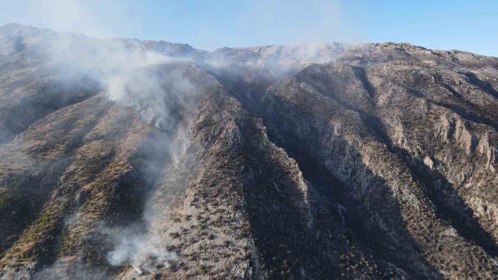 Adıyaman’da 2 gündür süren orman yangını devam ediyor