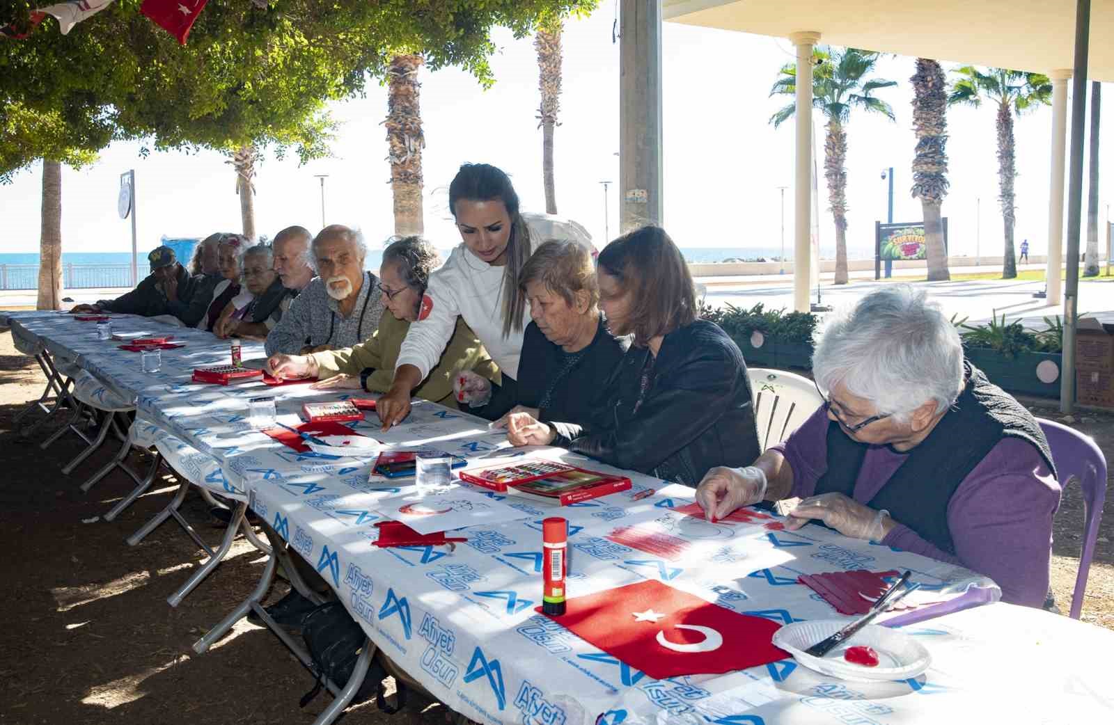 Alzheimer hastaları Cumhuriyet Bayramı’nı kutladı
