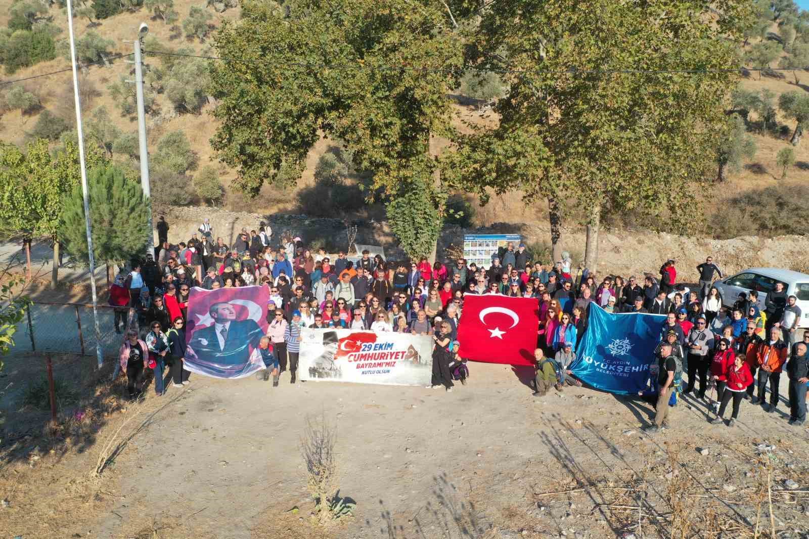 Cumhuriyet’in 101. yılında trekking etkinliğinde buluştular