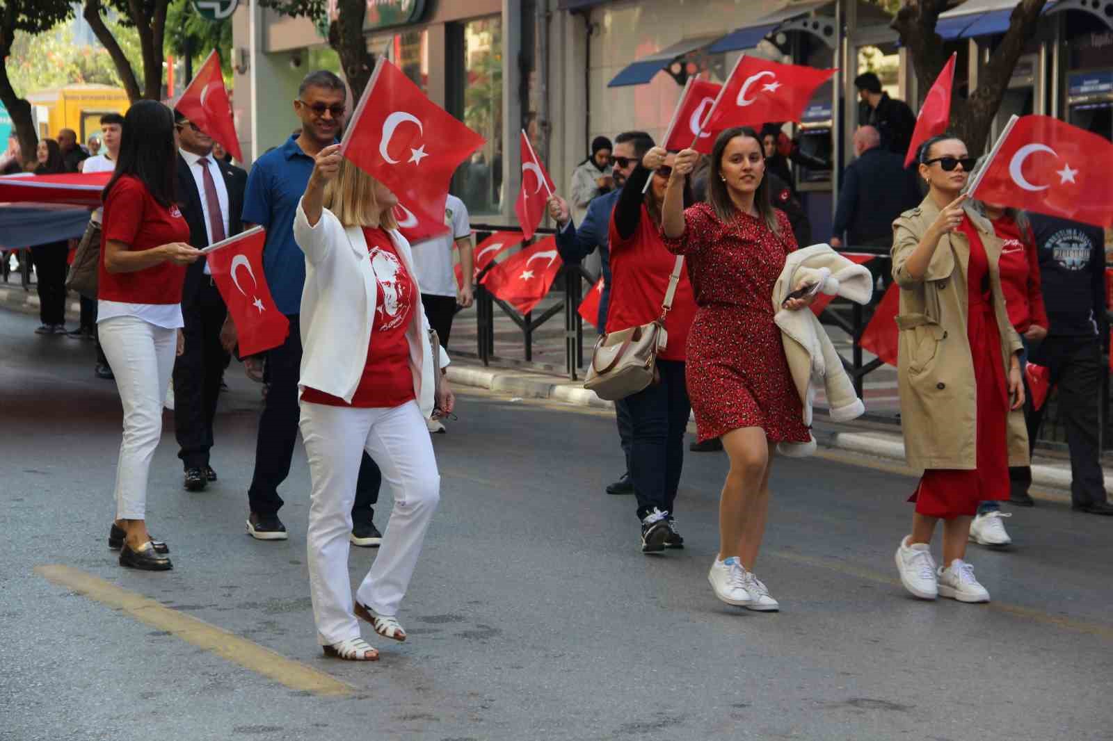 Manisa Lisesi’nden 140’ıncı yıla görkemli kutlama
