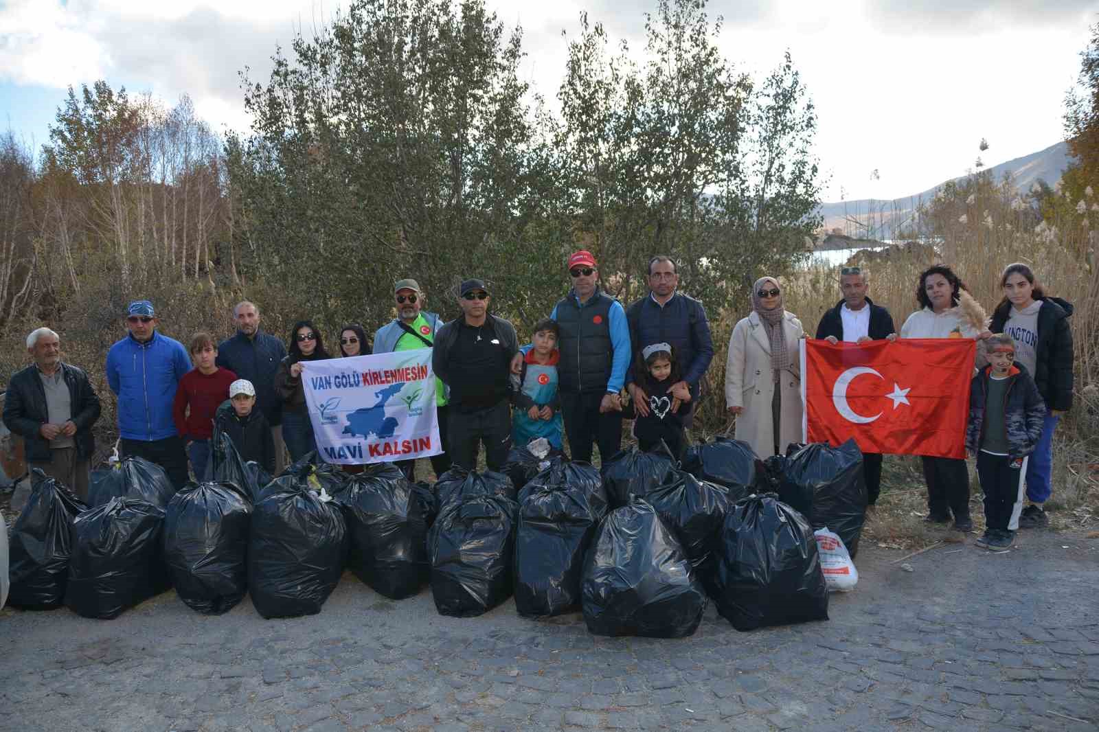 Nemrut Kalderası’nda sonbahar temizliği yapıldı