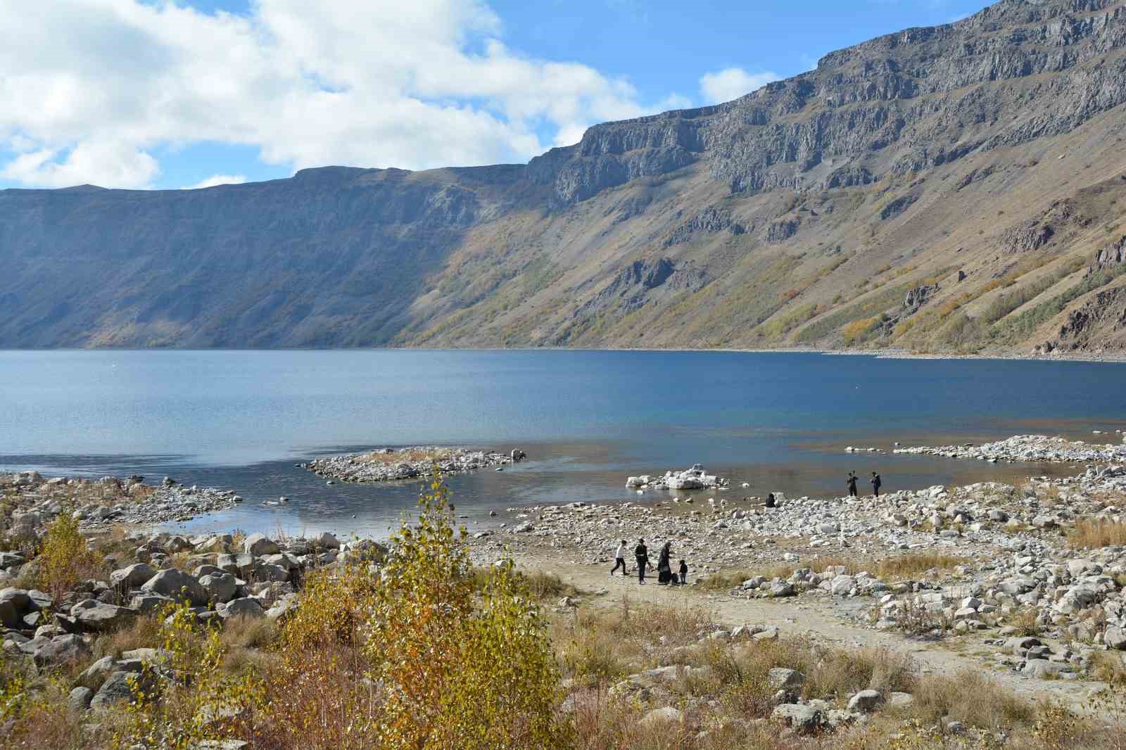 Nemrut Kalderası’nda sonbahar temizliği yapıldı
