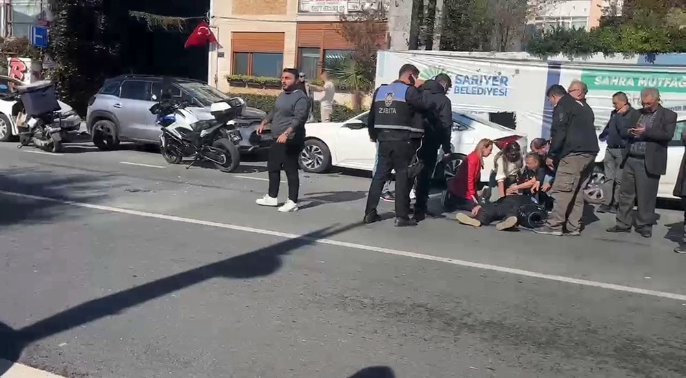 Lüks cipe çarpan motosikletli zabıta yaralandı: Ağlayan kadın sürücü bir an olsun başından ayrılmadı
