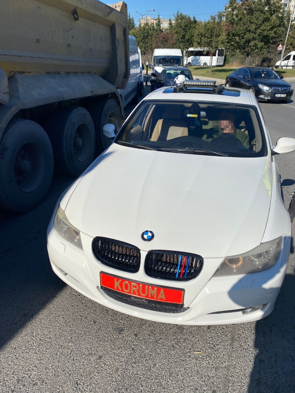 Çakarlı araçtan sahte polis çıktı
