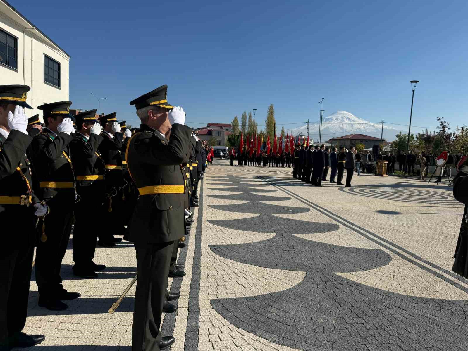 29 Ekim Cumhuriyet Bayramı çelenk sunma töreni düzenlendi
