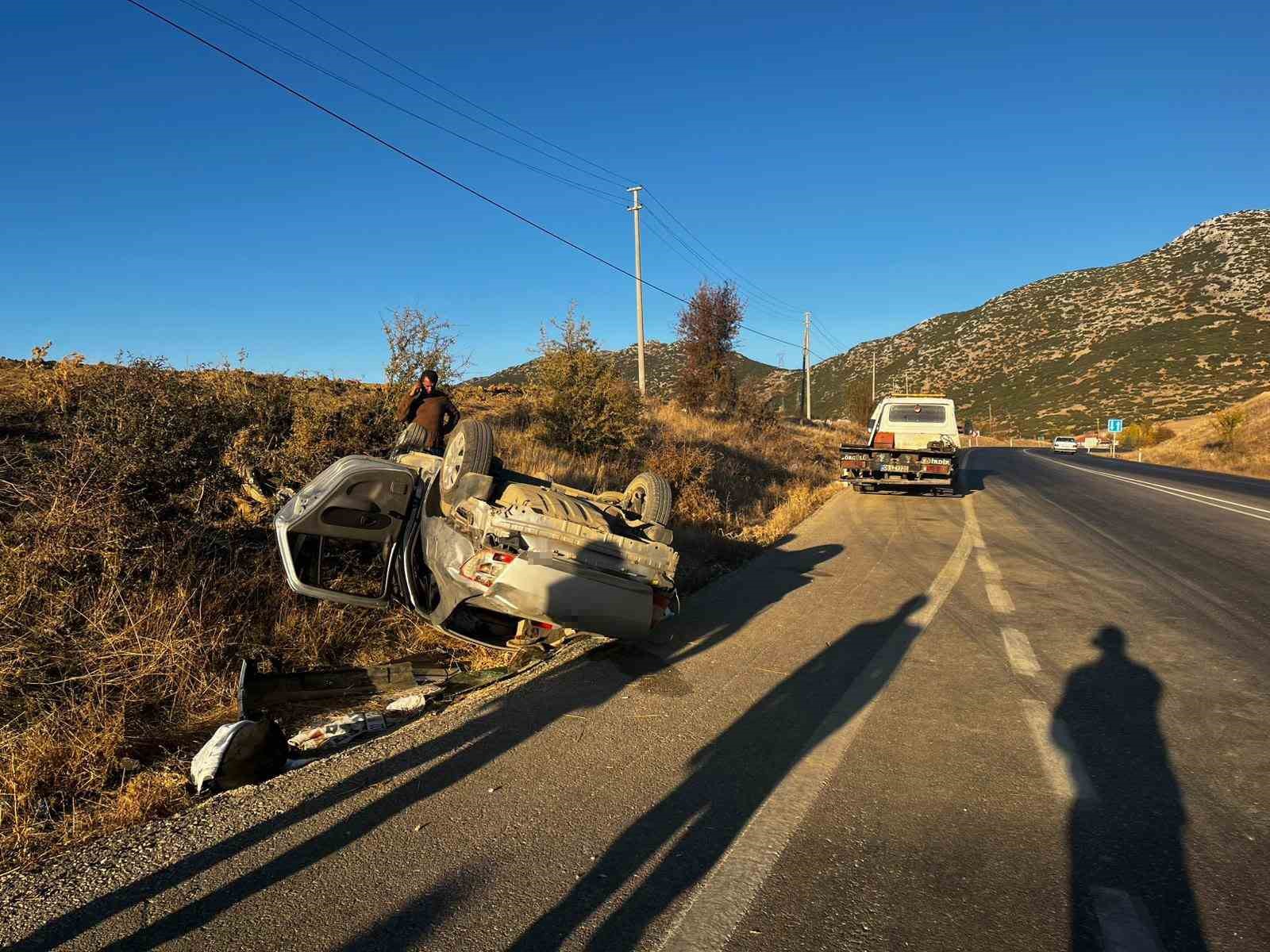 Isparta’da otomobil takla attı: 3 yaralı
