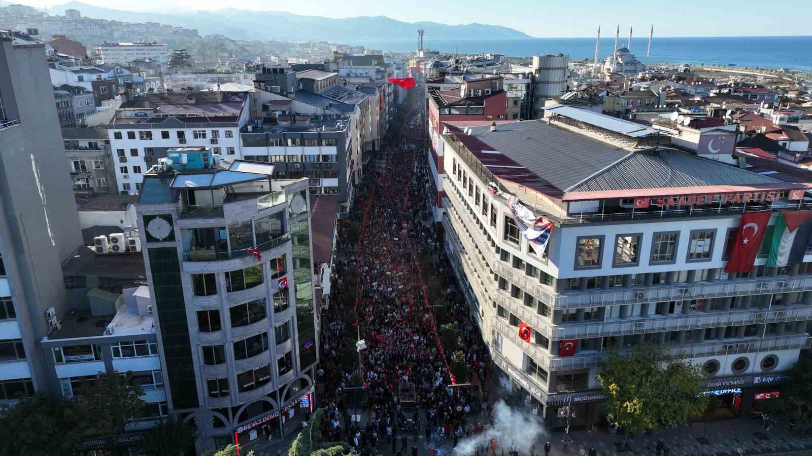 Trabzon’da Cumhuriyet için yürüdüler