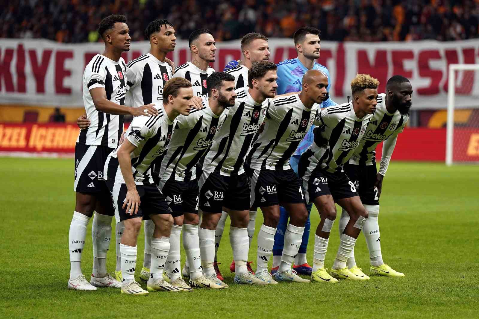 Giovanni van Bronckhorst’tan tek değişiklik
