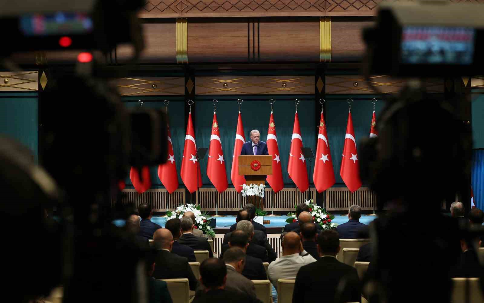 Cumhurbaşkanı Erdoğan: "Türkiye Cumhuriyeti olarak bu alçak saldırıyla verilmek istenen mesajları buruşturup çöpe attık"
