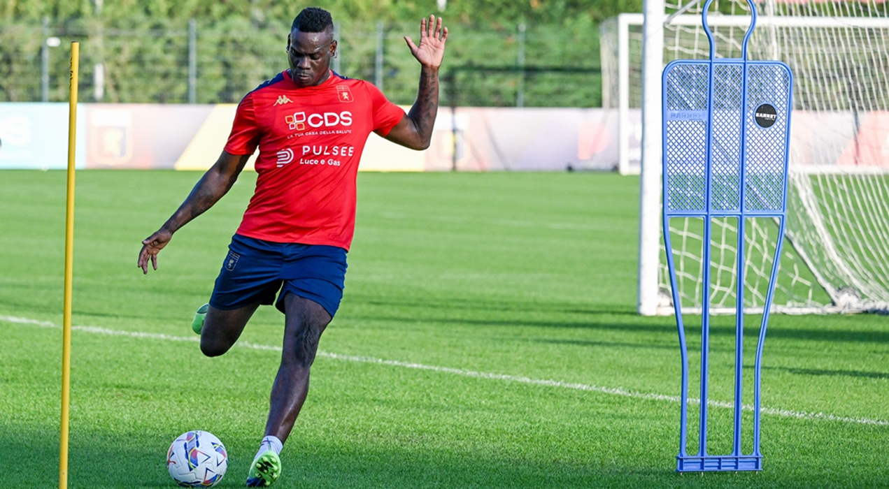 Mario Balotelli, Genoa’ya imza attı