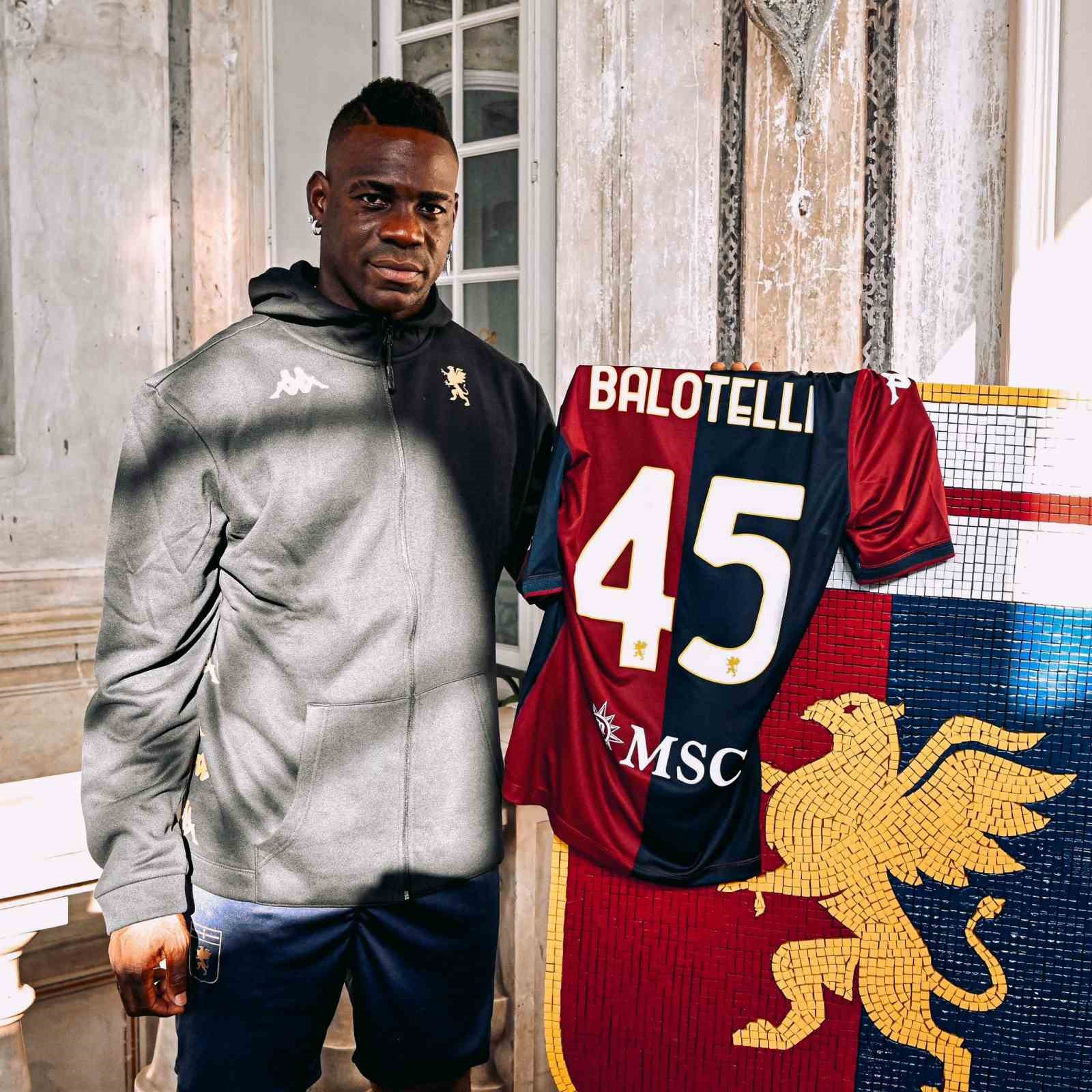 Mario Balotelli, Genoa’ya imza attı
