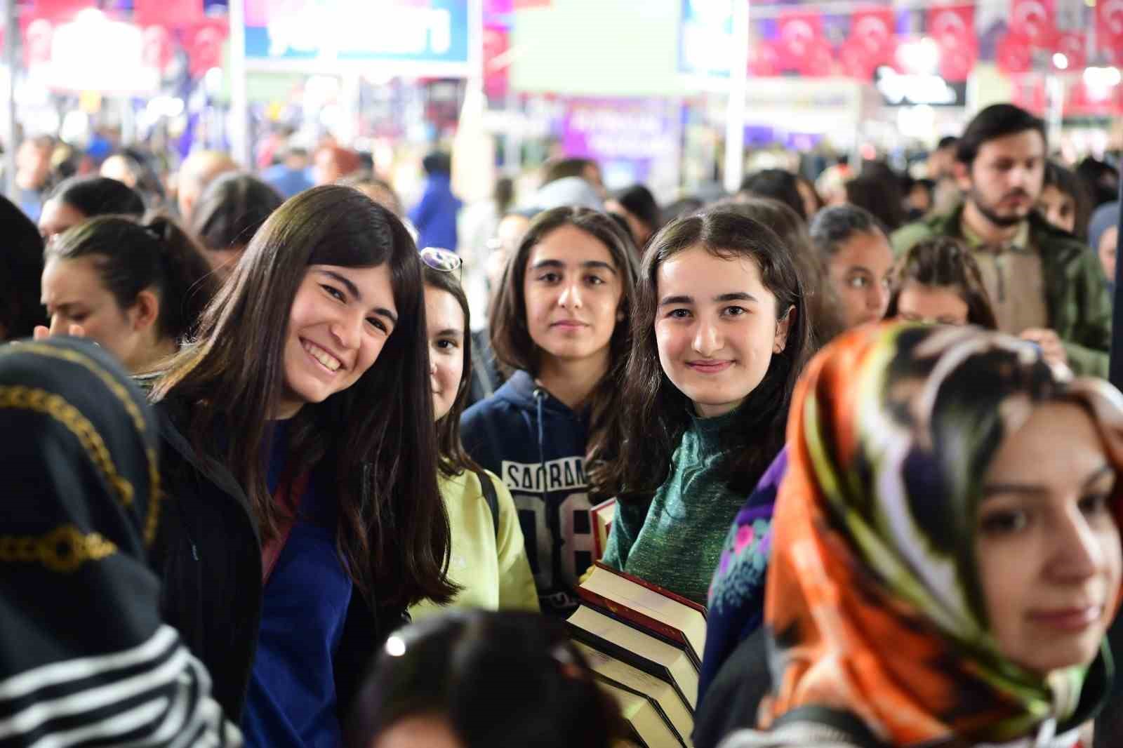 Okullardan 10. Malatya Anadolu Kitap ve Kültür Fuarı’na yoğun ilgi