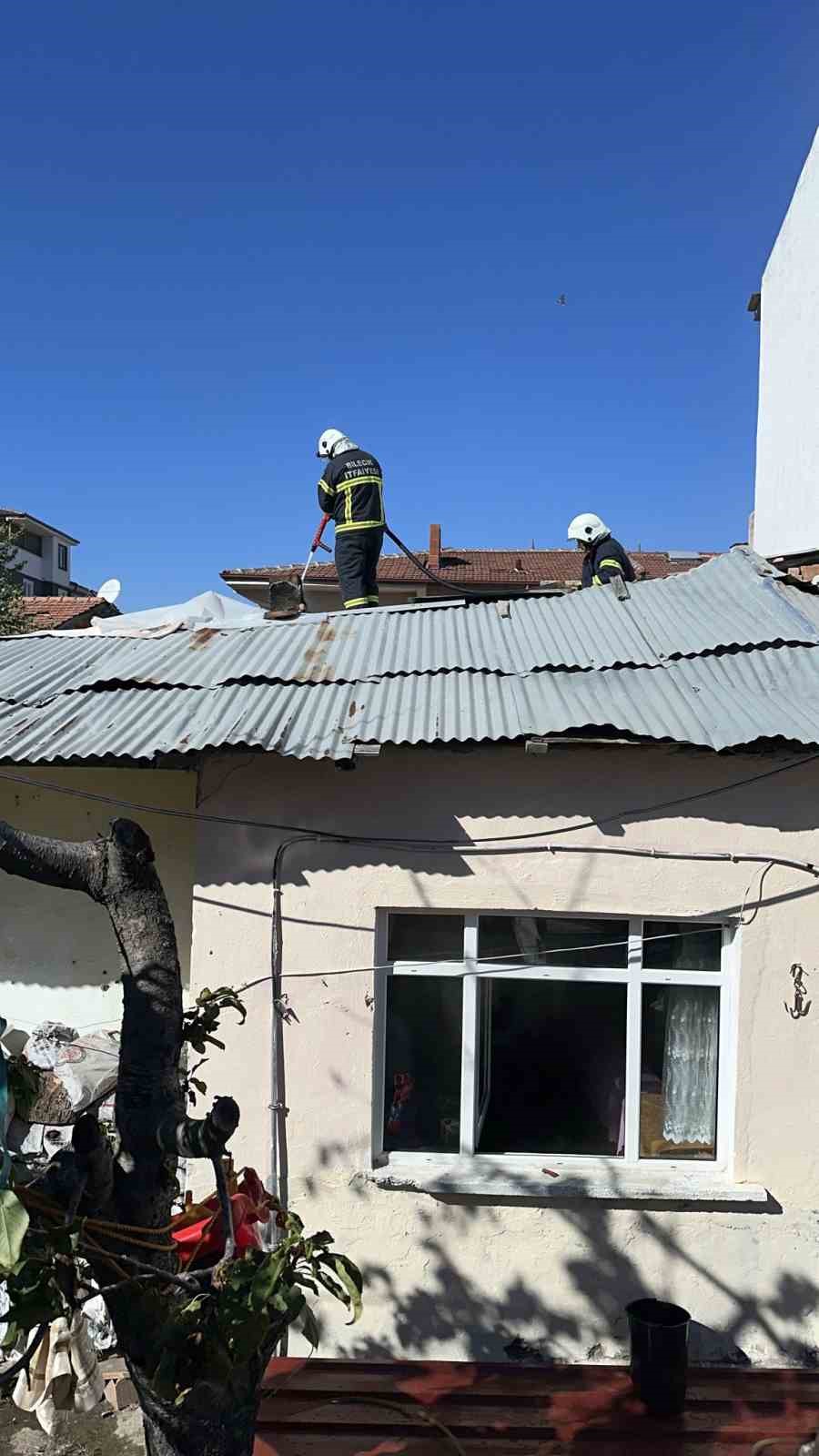 Sobadan &ccedil;ıkan yangın paniğe neden oldu
