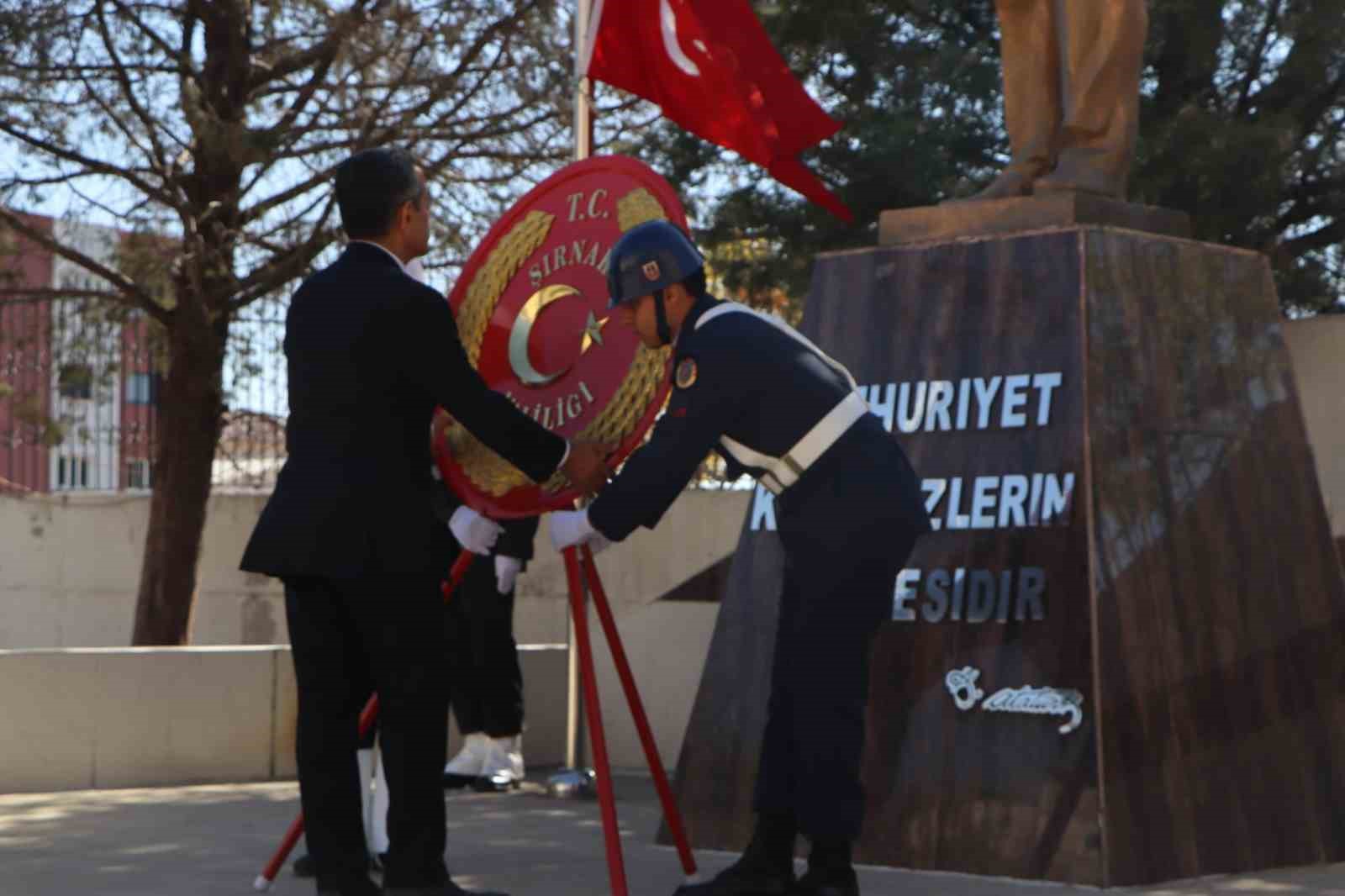 Şırnak’ta Cumhuriyet Bayramı kutlamaları çelenk töreniyle başladı
