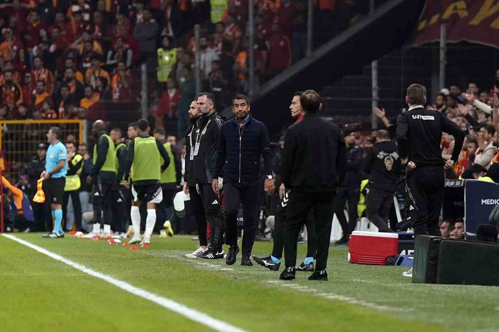 Trendyol Süper Lig: Galatasaray: 1 - Beşiktaş: 0 (İlk yarı)
