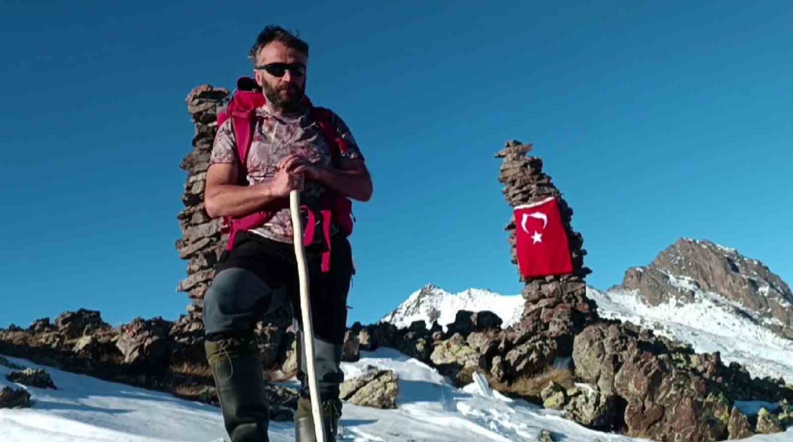&rsquo;Dağların Oğlu&rsquo; 29 Ekim anısına Ka&ccedil;karlar&rsquo;da 3 bin 470 rakımda zirve yaptı
