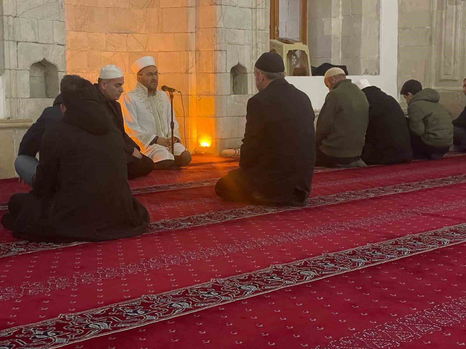 Elazığ’da tarihi camide sabah namazı buluşmaları