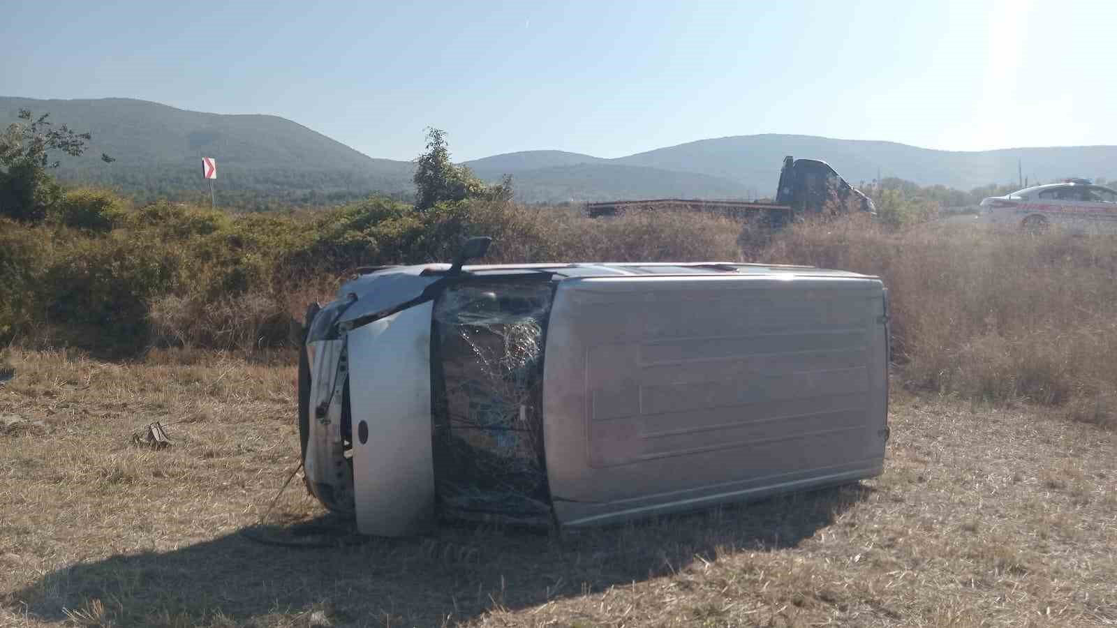 Bilecik’te kontrolden çıkan araç şarampole uçtu, sürücüsü yaralandı