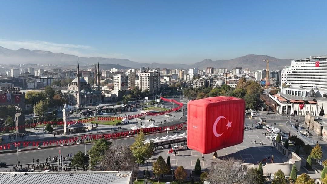 Kayseri’de dev sıcak hava balonlu 29 Ekim kutlaması
