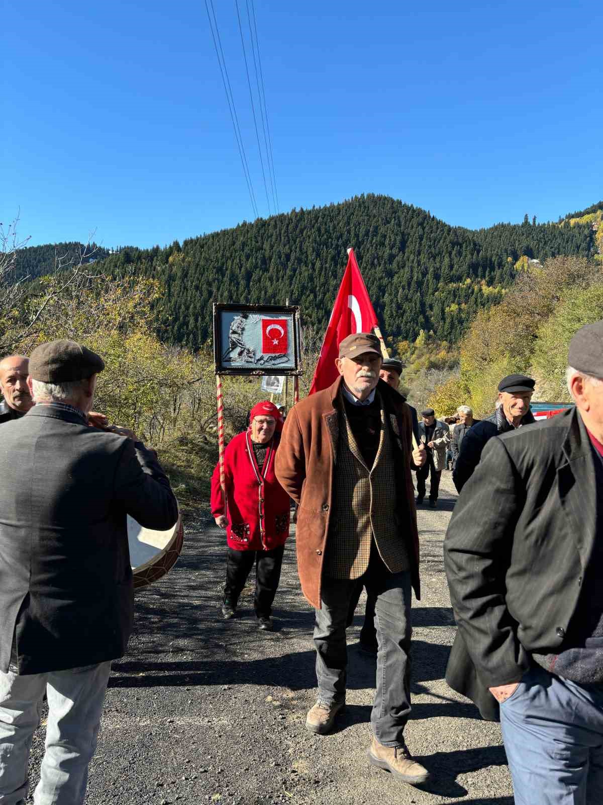 Artvin’de köy okulu kapanınca Cumhuriyet Bayramı’nı yaşlılar kutladı