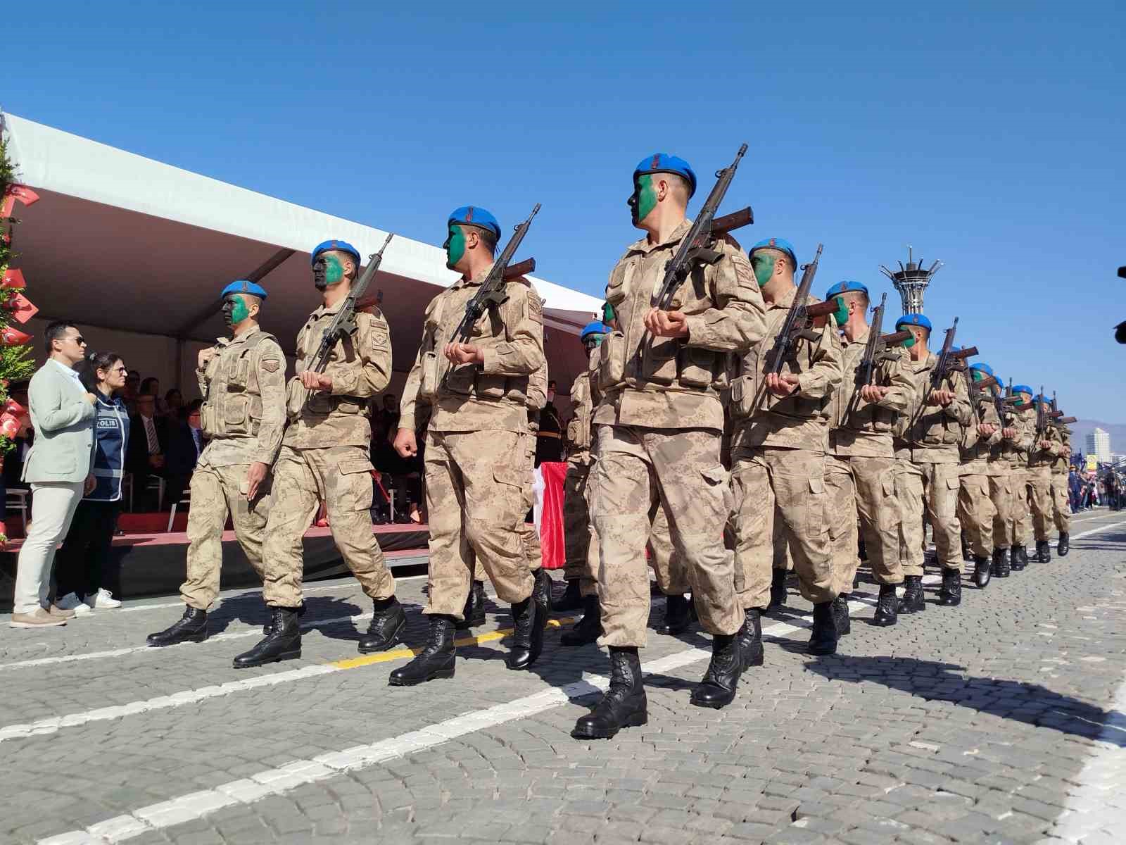 29 Ekim Cumhuriyet Bayramı İzmir’de coşkuyla kutlandı
