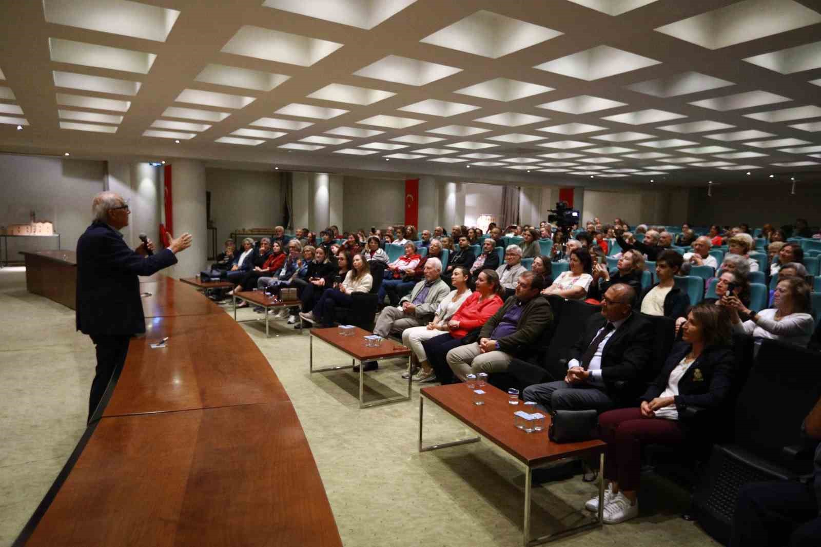 “Cumhuriyet’in Aydınlığı” mısralarla melodileri buluşturdu
