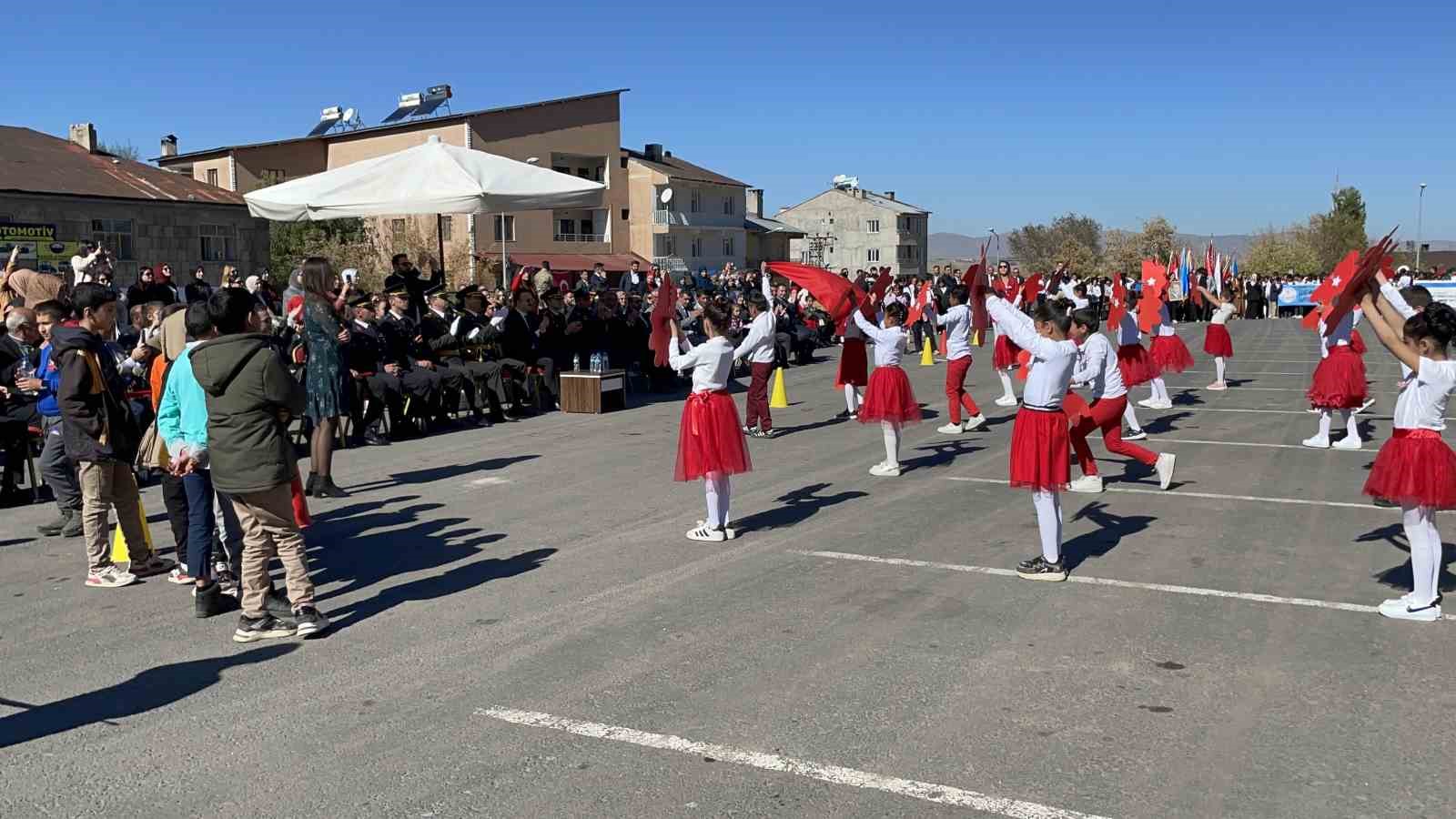 Malazgirt’te Cumhuriyet’in 101. yıldönümü kutlandı
